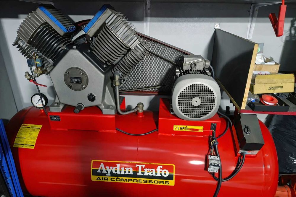 Compresor aer, butelie 500l, 380V, 2 pistoane in V, stare perfecta