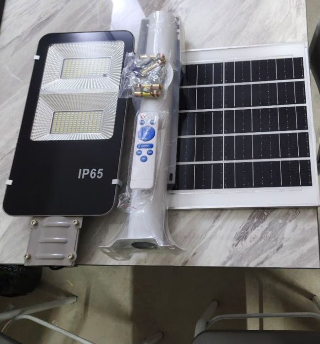 LED ПРОЖЕКТОР с солничним панелю