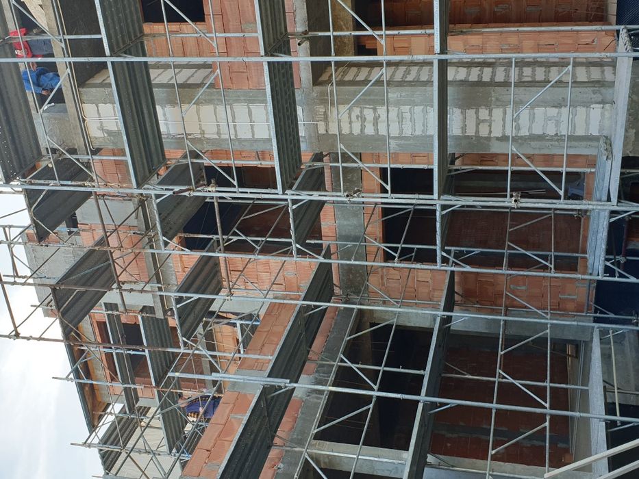 Inchiriem schele metalice fixe si mobile