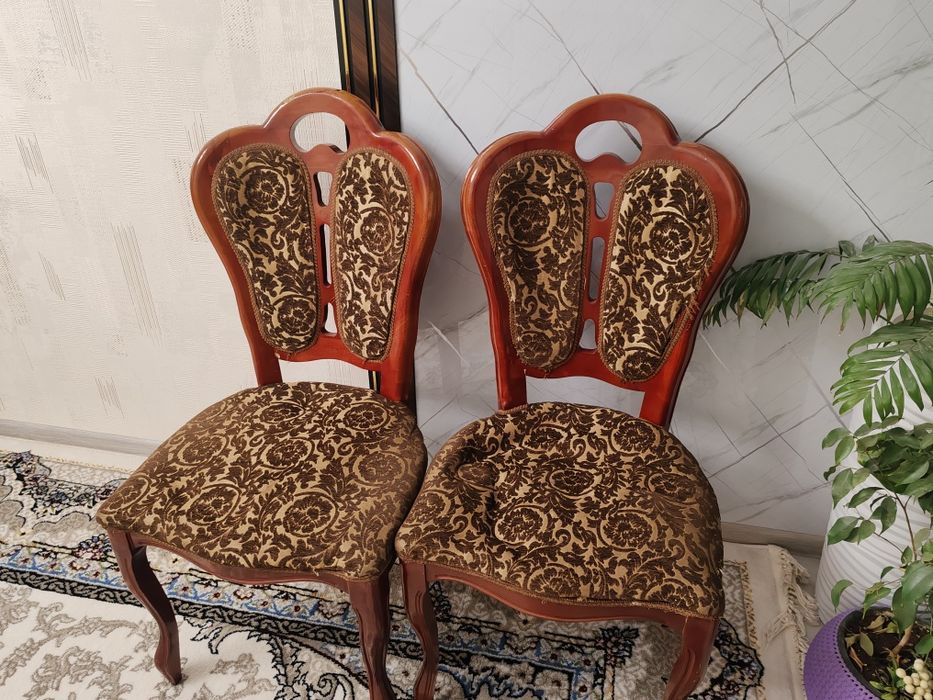 Срочно продаётся диван и стуля