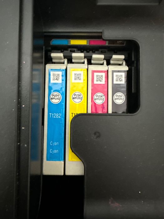 Продам цветной принтер EPSON SX125