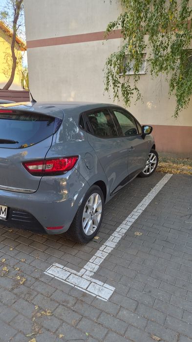 Vând renault clio