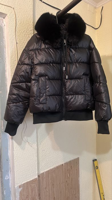 Продам женскую куртку