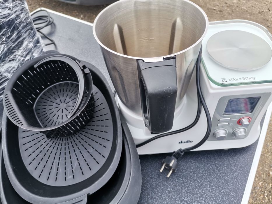 Robot de bucătărie multi funcțional