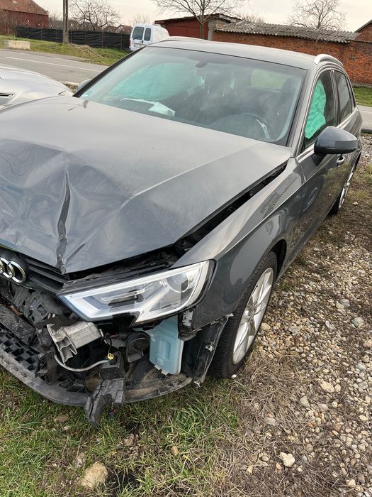 Vând Audi A3 Sportback 2018 avariat fata –bun pentru piese sau reparat