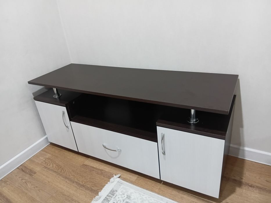 Тумба под тв в хорошем сост.