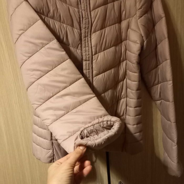 Vand geaca scurta din fas 4F mari.ea M, stare foarte buna