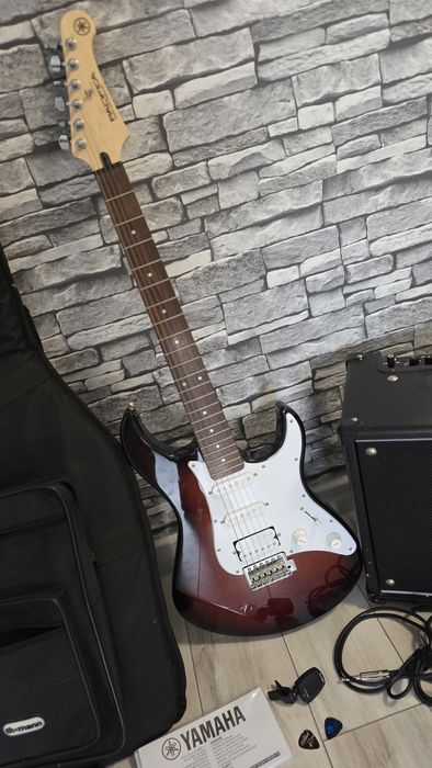 Yamaha pacifica-Boss katana
