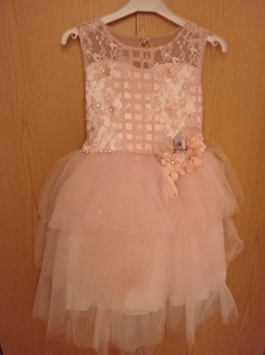 Продам  нарядные платья