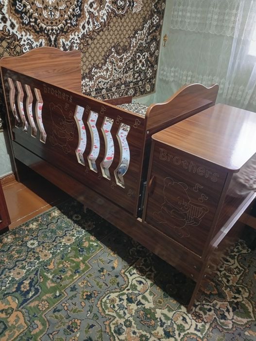 Продам детскую кроватку