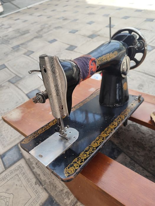Швейная машинка старая