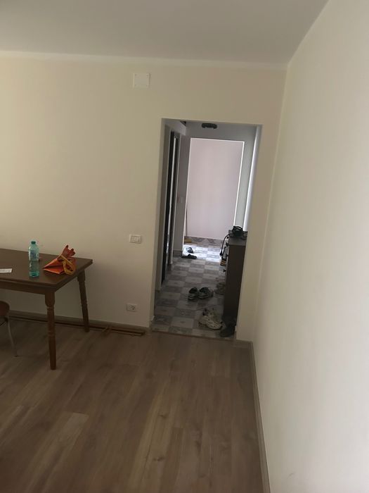 Inchiriez camera intr-un apartament de 3 camere pt. elevi de liceu
