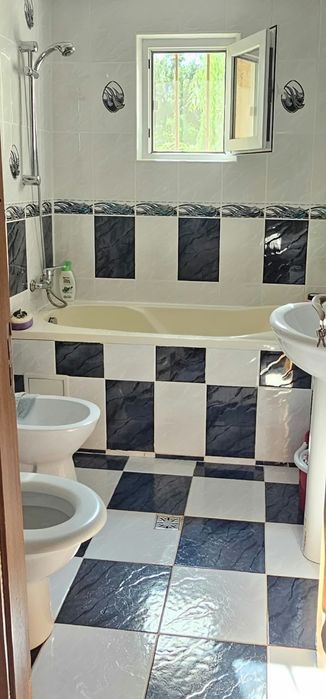 Vand apartament parter barlad