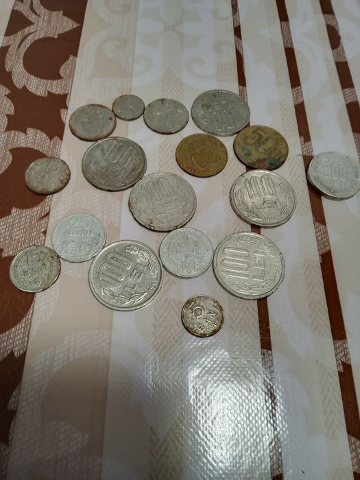 Vind monede vechi și bagnotă de 500 lei