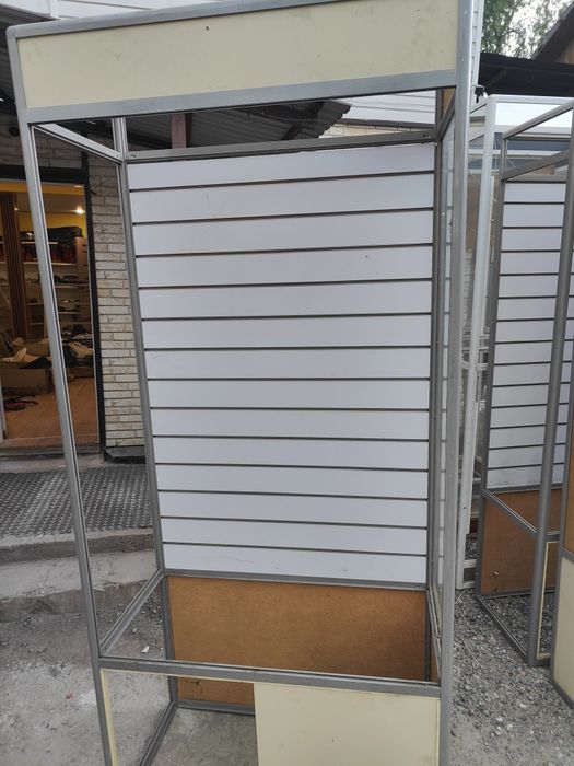 Продам торговые витрины.