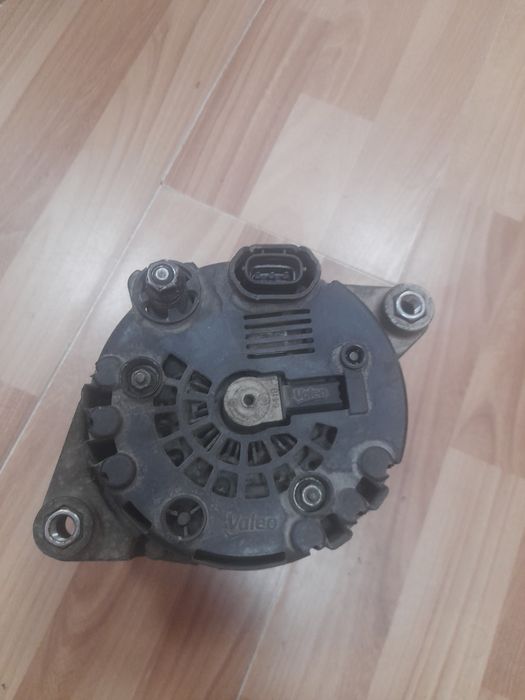 Продам генератор на киа саренто 2,4  2014г.в.