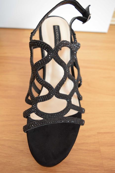 Нови елегантни черни сандали