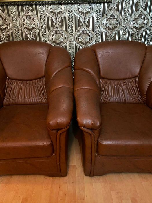 Set canapea extensibilă + 2 fotolii din piele naturală