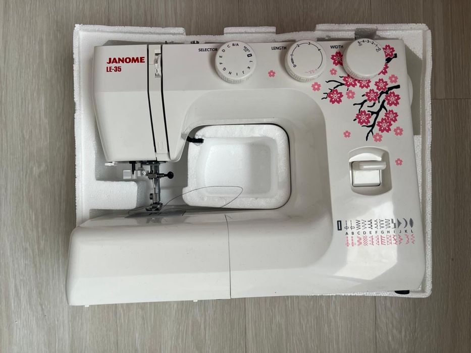 Швейна машина Janome Le-35