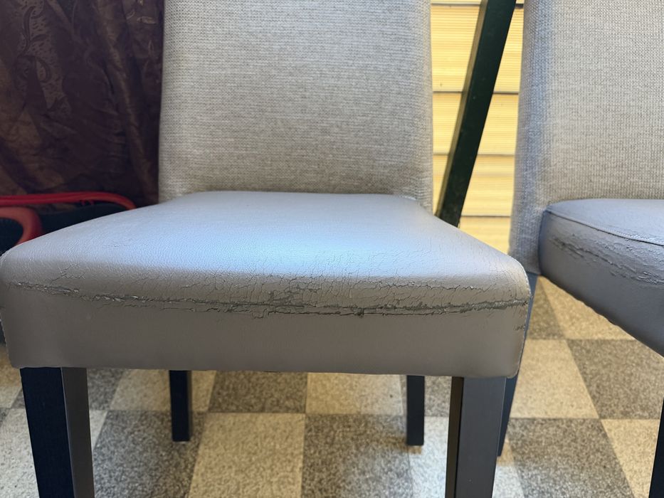 Vand doua scaune gri