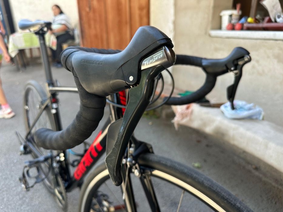 Продам шоссейный велосипед Giant