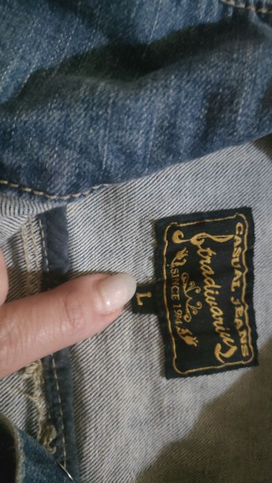 Женская джинсовая куртка, размер L.