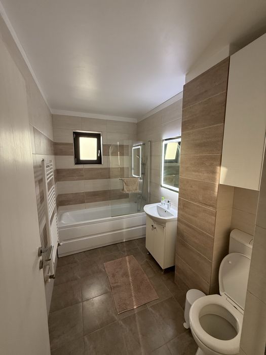 Apartament 2 camere modern– Parcare inclusă, centrală proprie, AC
