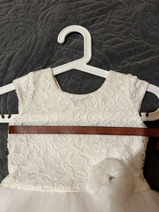 Бяла официална рокля