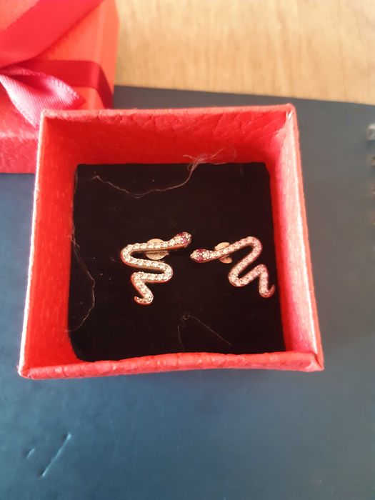 Обеци, сребърни дамски чисто нови в кутийка