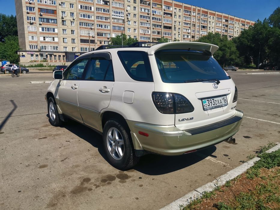 Продам машину Lexus RX300