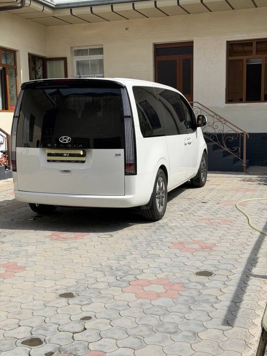 Hyundai Staria Idial holatda
