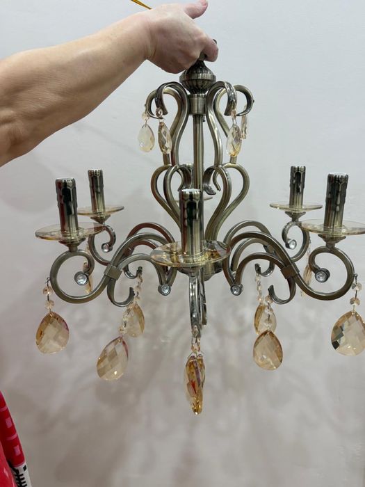 Продам красивую люстру