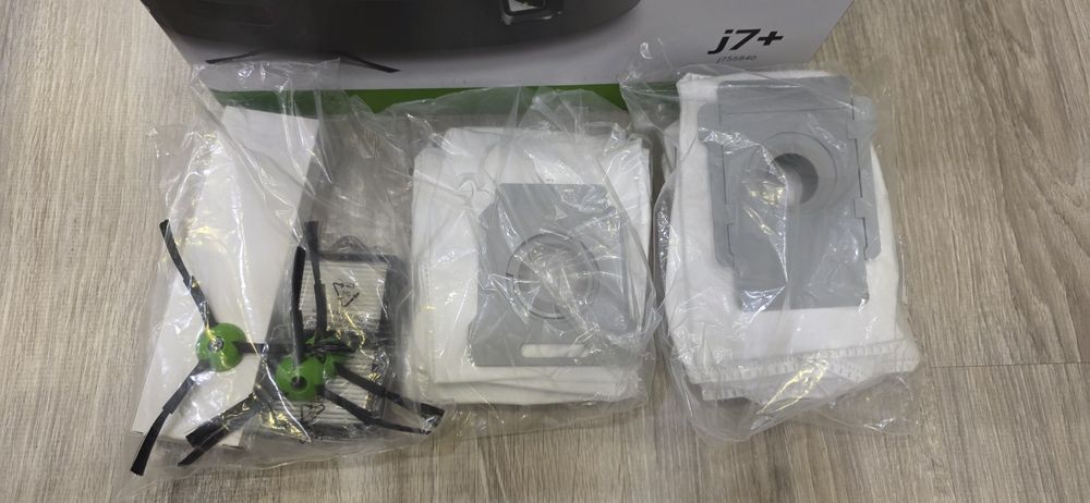 Прахосмукачка робот iRobot j7+