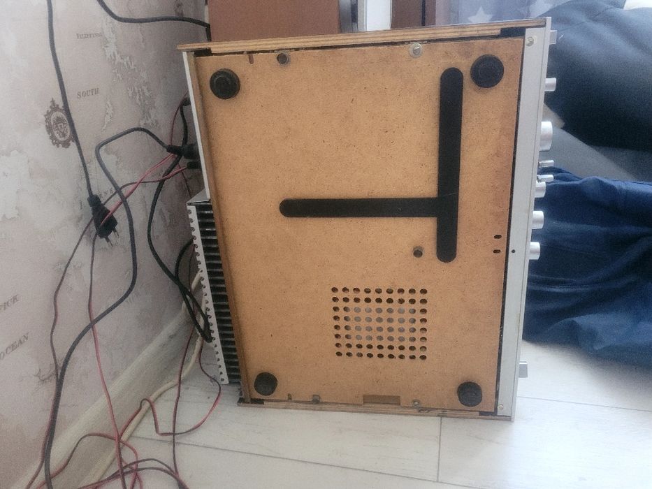 Продам видеомагнитофон с касетами