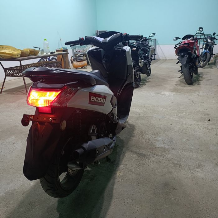 N Max skuter sotiladi, 150 kub