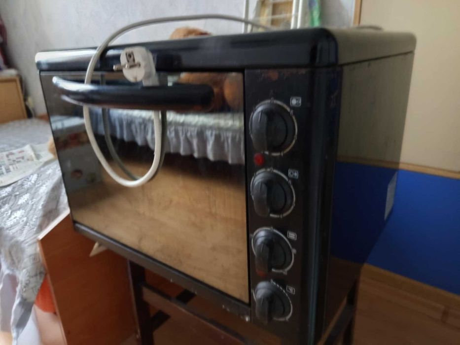 Продавам изгодно готварска печка "Елдом"с керамични котлони