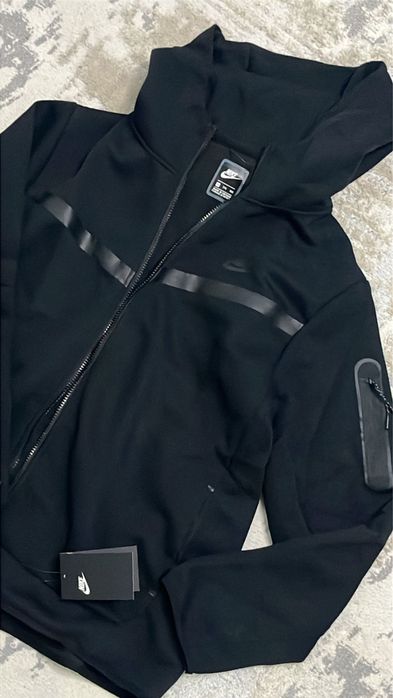 Продам Tech Fleece