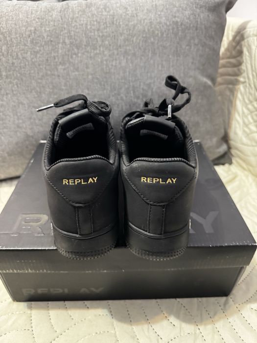 Продавам маратонки Replay