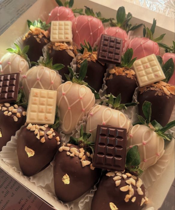 Клубника в шоколаде и денежные букеты