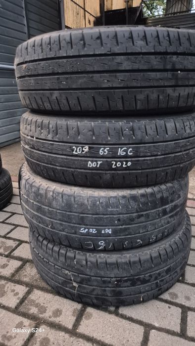 două cauciucuri; 205 65 16 C,de vară