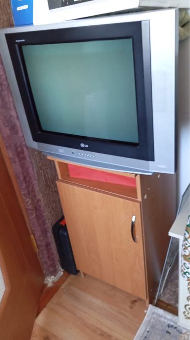 Отдам даром мебель и теоевизор