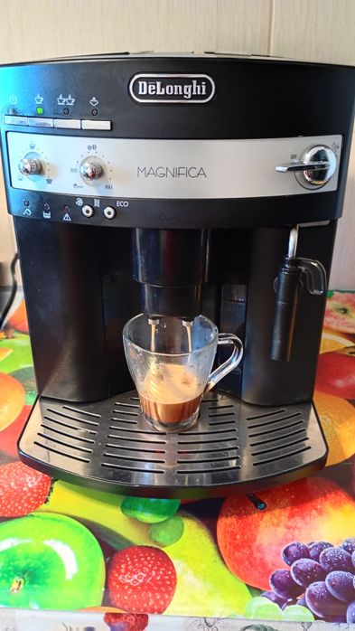 Expresor cafea DeLonghi Magnifica.