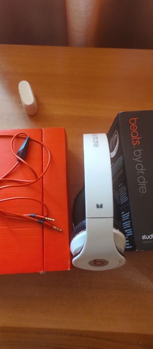 By dr dre, în cutia originala