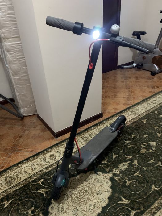 Продам электро самоакат xiaomi esential