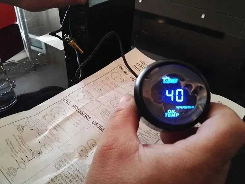 Дигитален уред за температура на масло, oil temp gauge