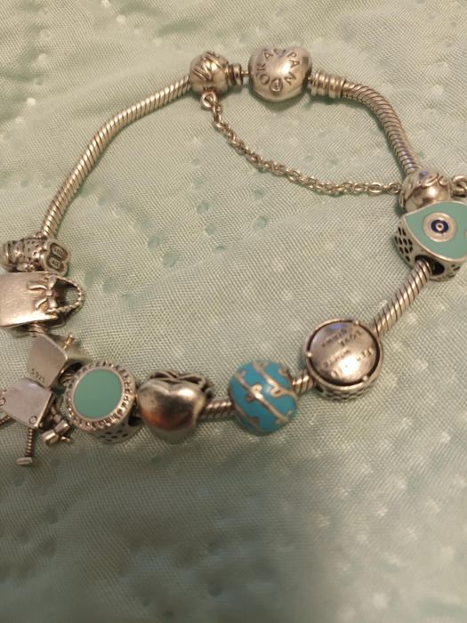 Bratara Pandora cu 9 charmuri