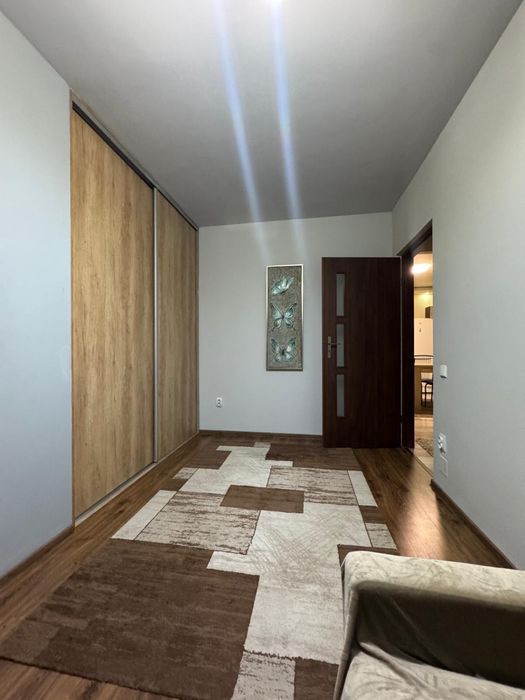 Vând apartament cu 3 camere mobilat în Florești, zona Tineretului