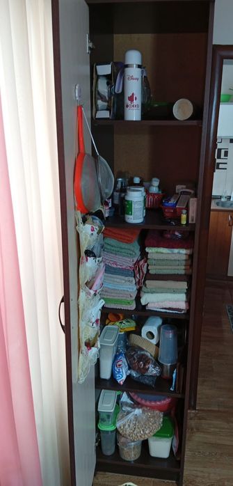 Срочно продам шкаф-пенал.