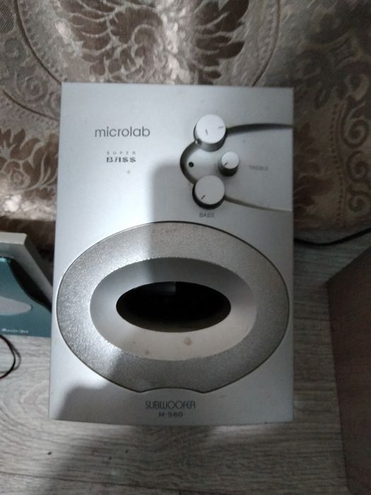 Продам муз центр Микролаб