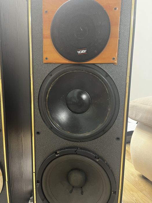 Колонки JBL напольные